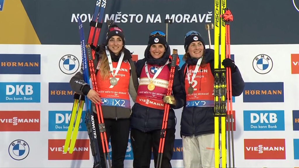 Lisa Vittozzi, Julia Simon, Justine Braisaz-Bouchet. Inseguimento. (Campionati Mondiali di Biathlon, Nove Mesto, 11/02/2024)