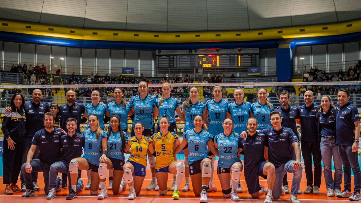 Chieri '76 (squadra di volley femminile con la maglia da coppa)