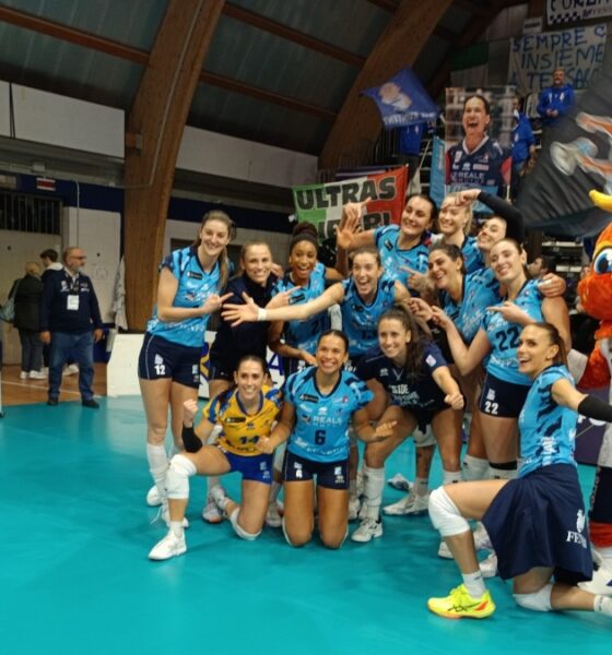 Chieri squadra di volley femminile con la maglia europea