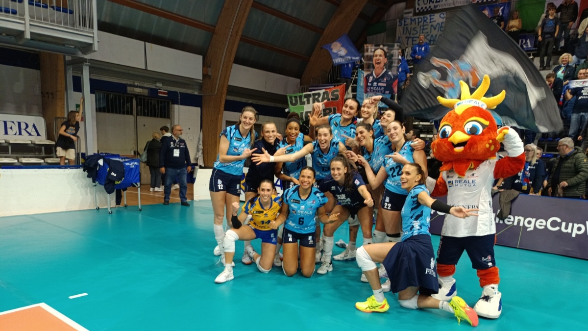 Chieri squadra di volley con la maglia europea