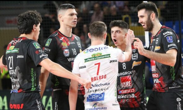 Esultanza Lube (squadra della Superlega di volley maschile)