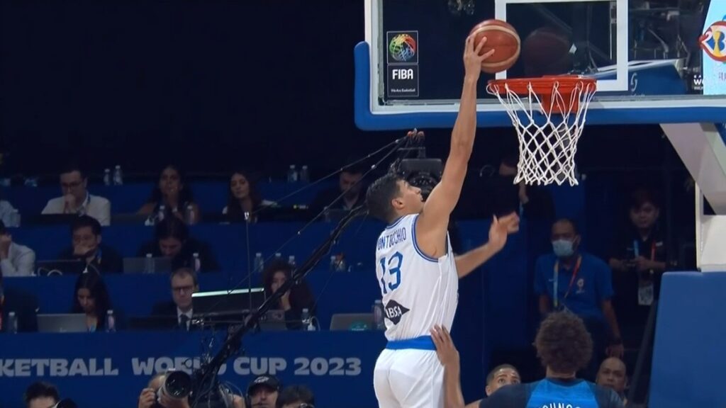 Schiacciata di Simone Fontecchio (Italia - USA; Mondiali Basket, 05/09/2023)