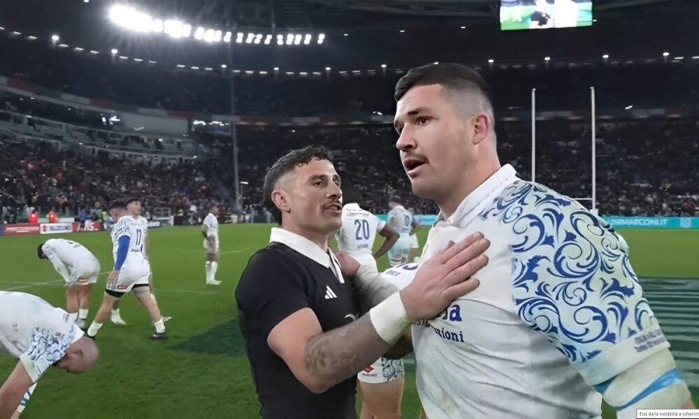 Sebastian Negri e TJ Perenara a fine partita (Rugby, Autumn Nations Series. Italia vs Nuova Zelanda. 23/11/2024)