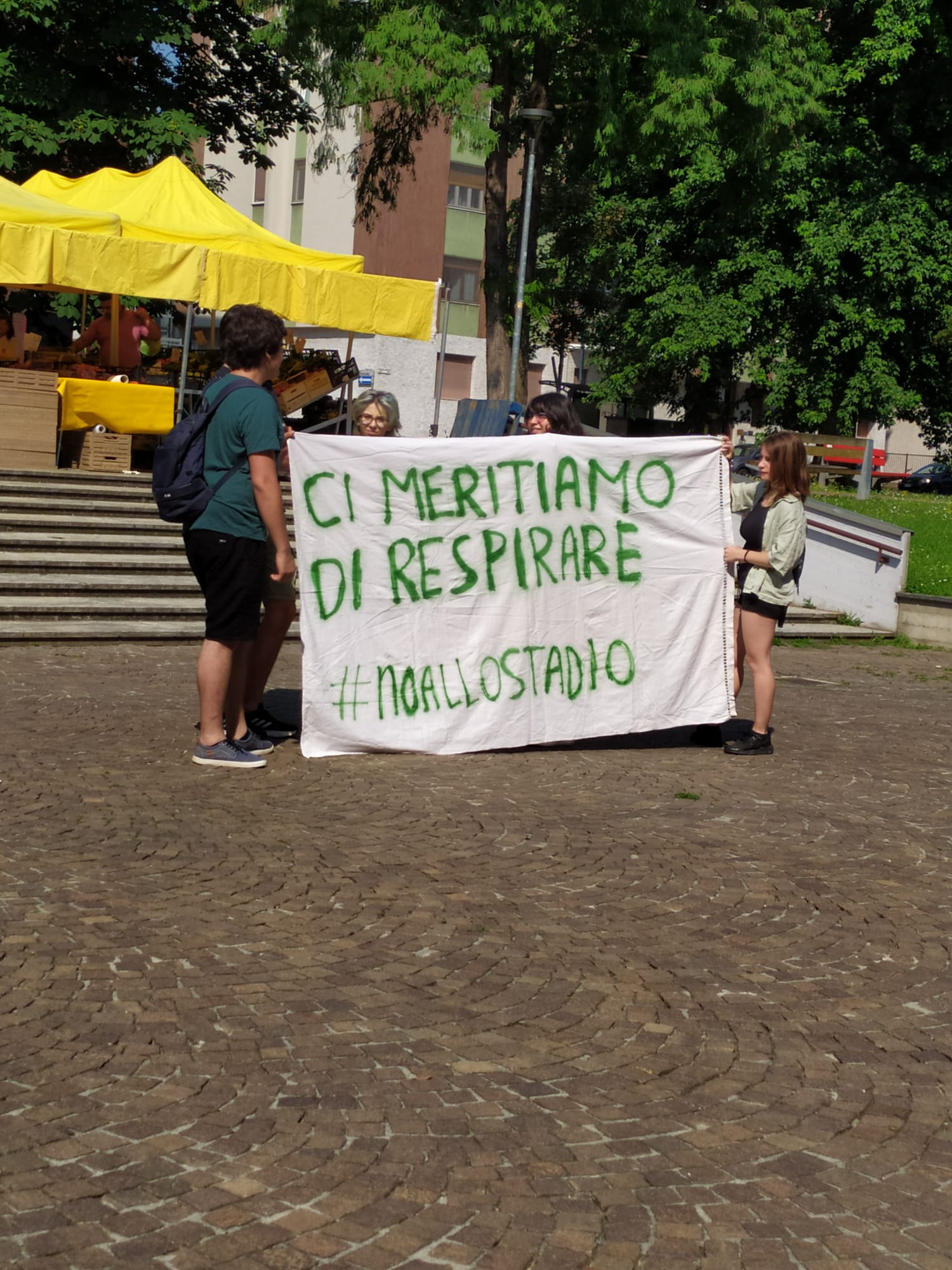 Stadio Milan: manifestazione a San Donato Milanese