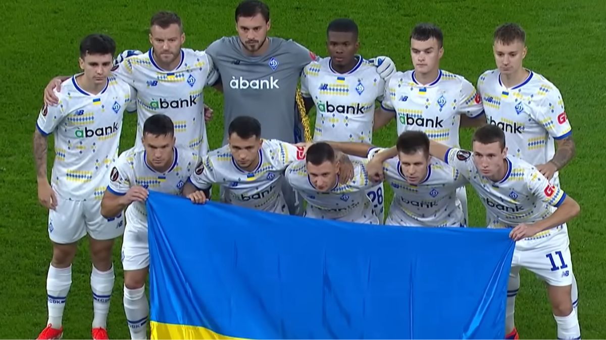 Squadra della Dinamo kiev in posa